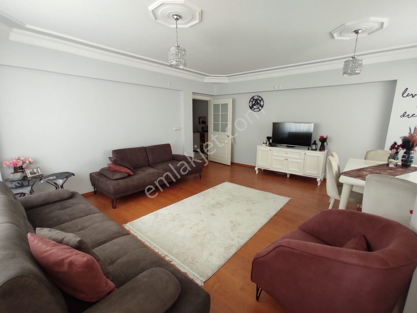 Ataşehir K.bakkalköyde Cadde Üzerinde Masrafsız 150m2 3+1 Daire