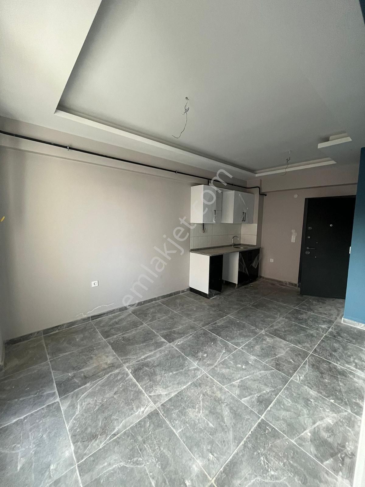 Tekirdağ Süleymanpaşa Barbaros Mah. Havuzlu Sitede Ara Kat 1+1 Satılık Daire