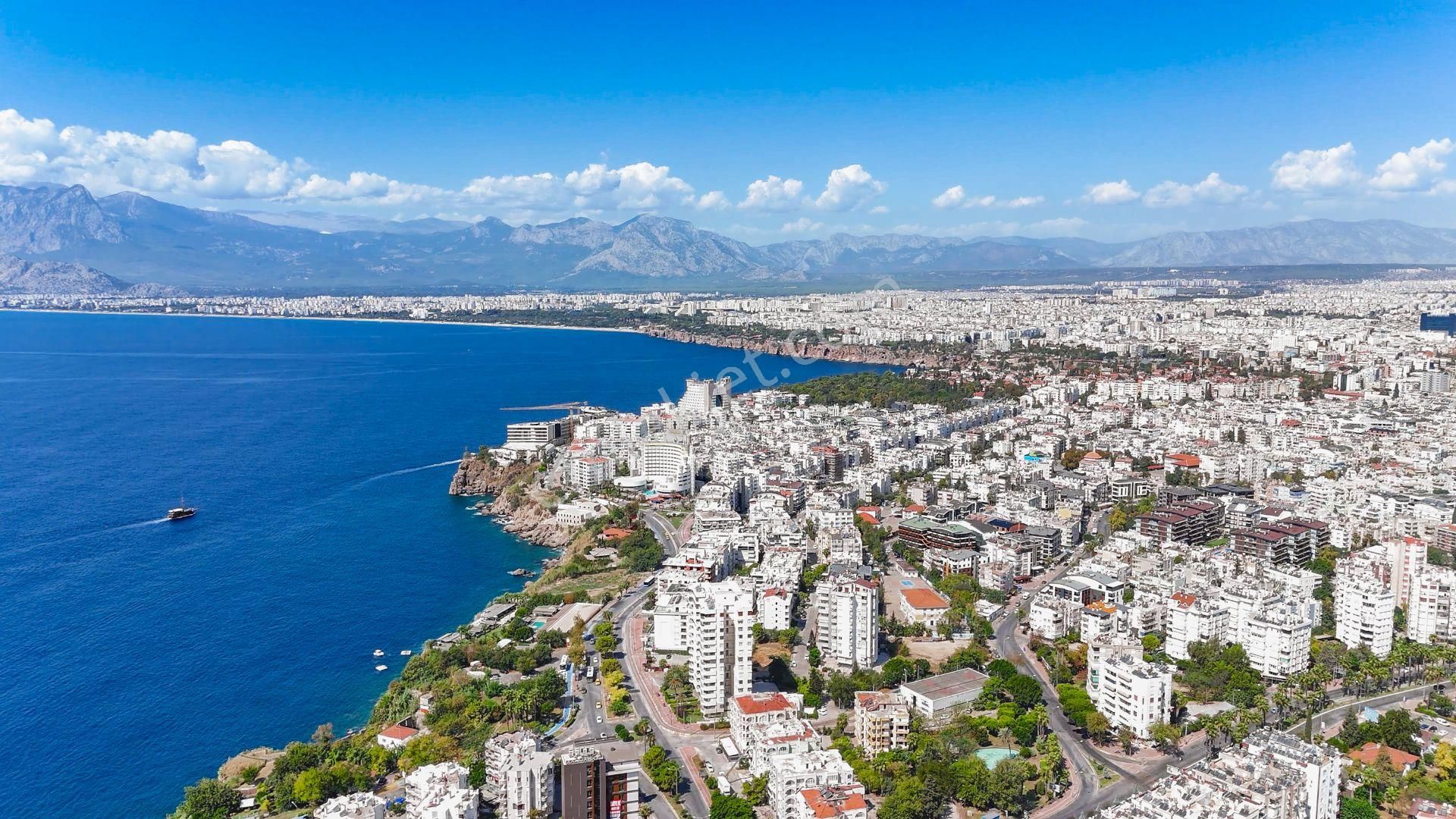 Falezlerin Yanında Deniz Manzaralı 185 M² Kapalı Otoparklı 3+1