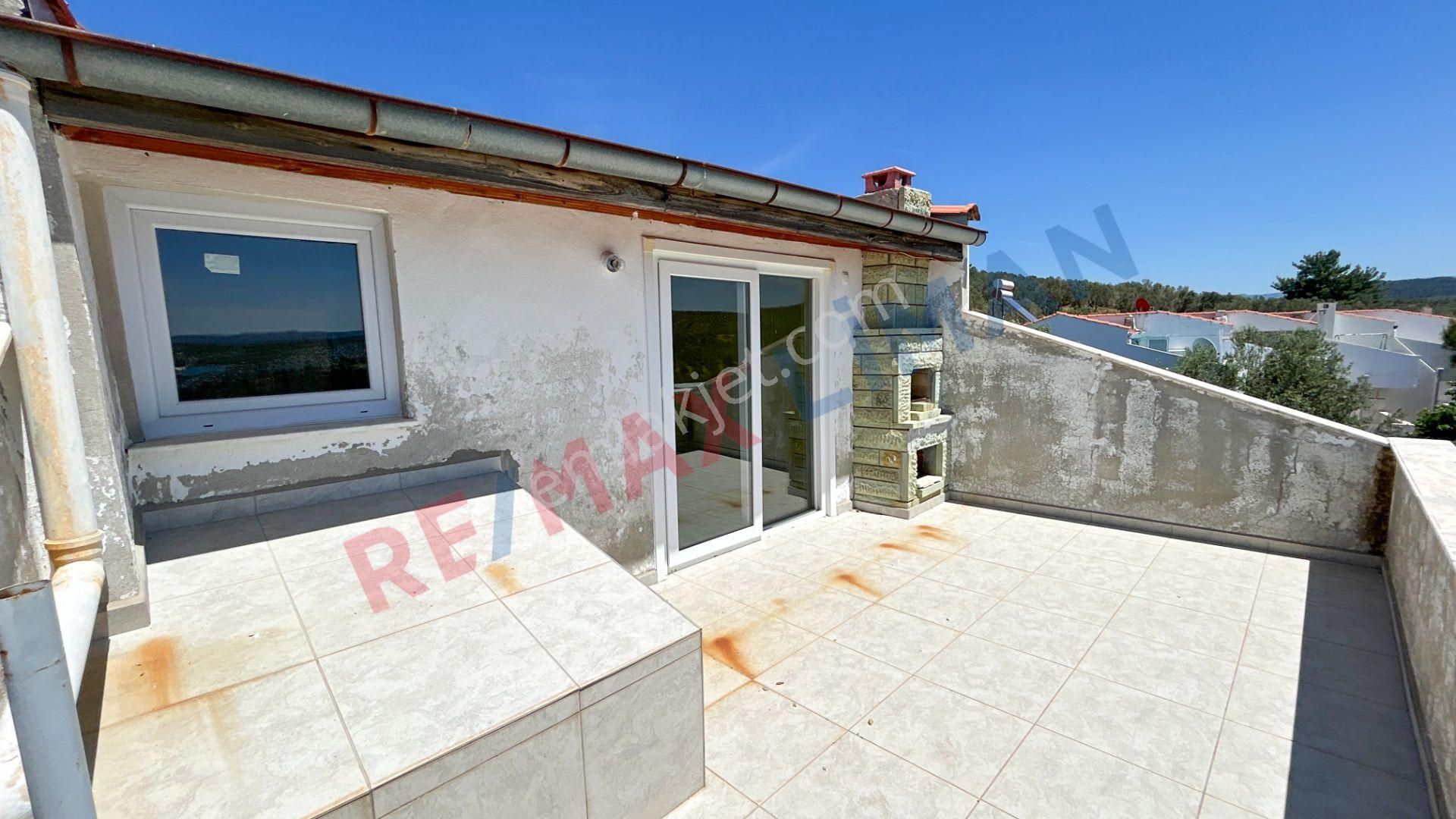 Pelitköy Sahilde Deniz Manzaralı Site İçinde 3+1 Dubleks Villa
