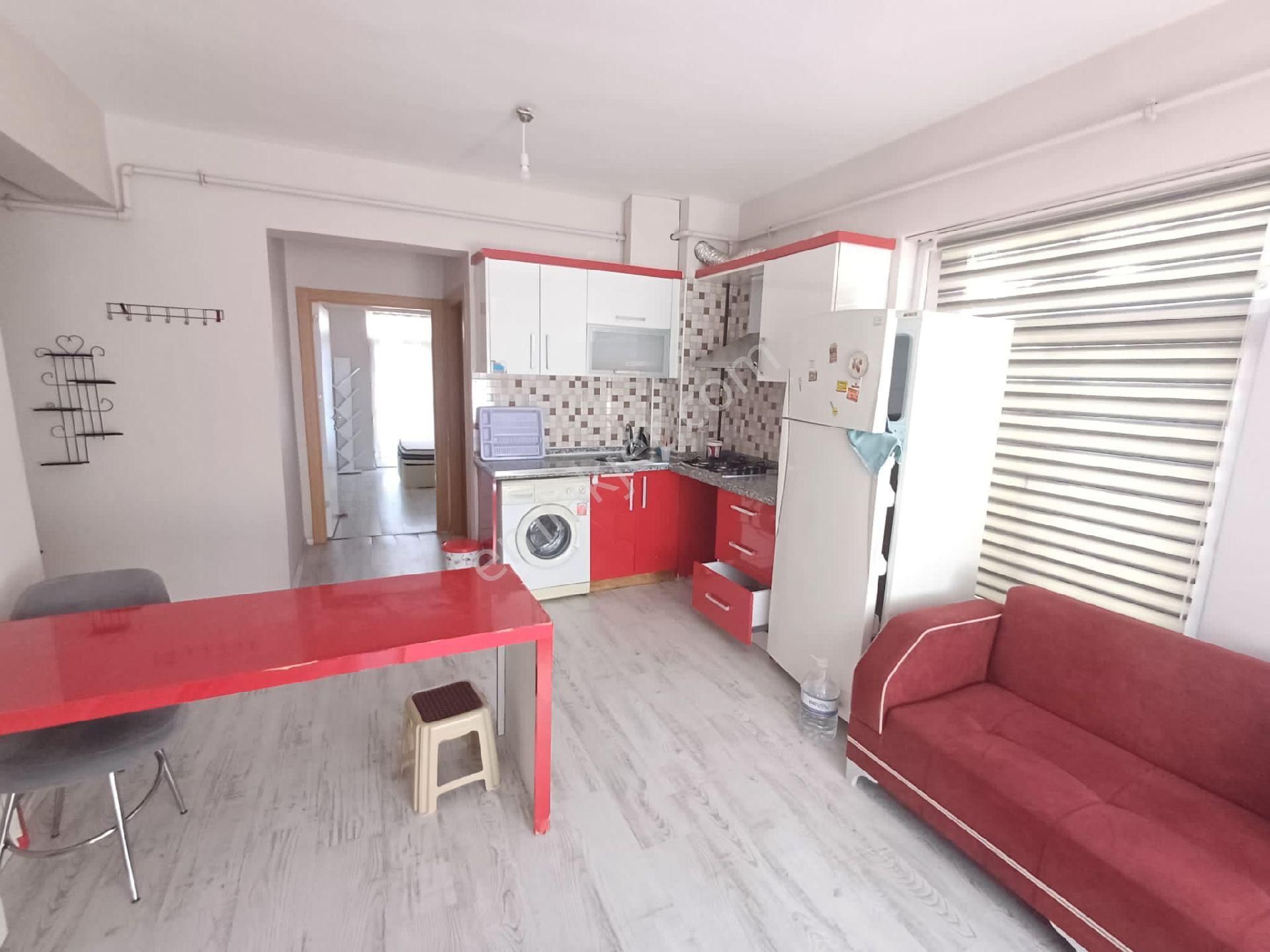 Emrah Çiftci'den Selçuklu Sancak Mah. Tramvay Hattı Yanı Eşyalı Kiralık 1+1 Daire