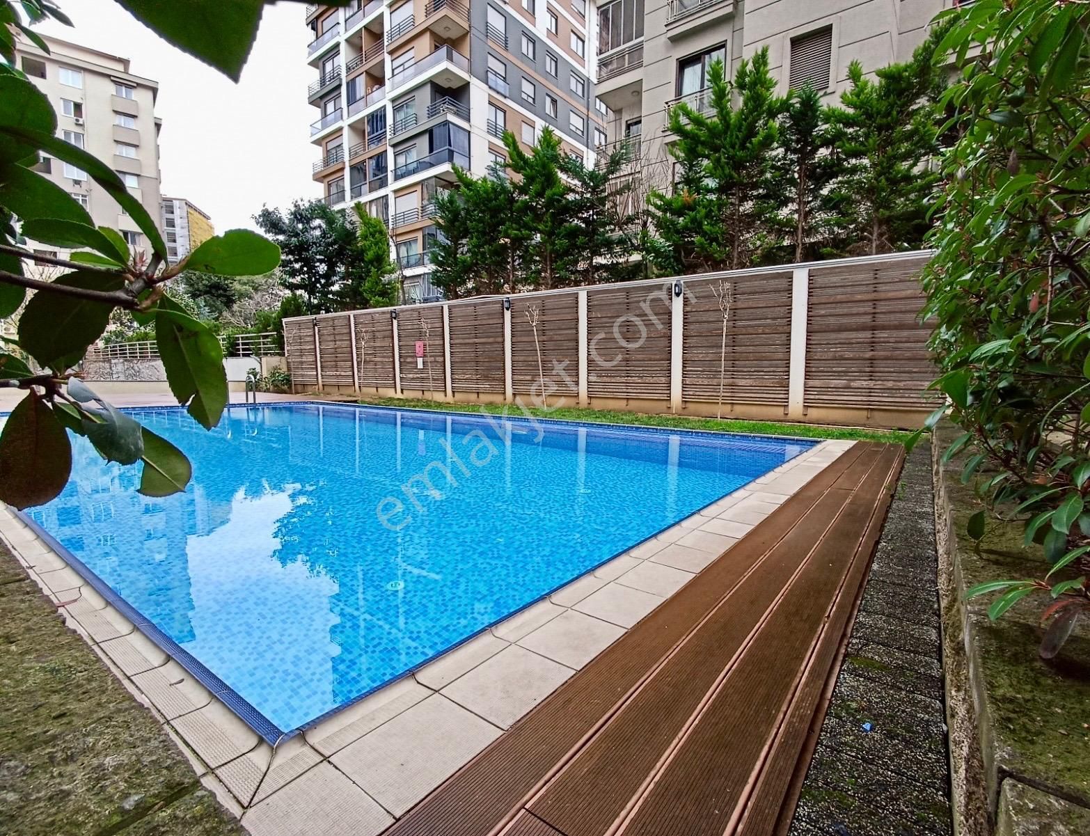 Göztepe 'de Hazulu Fırsat Net115 M² 3+1 Balkonlu Boş Daire