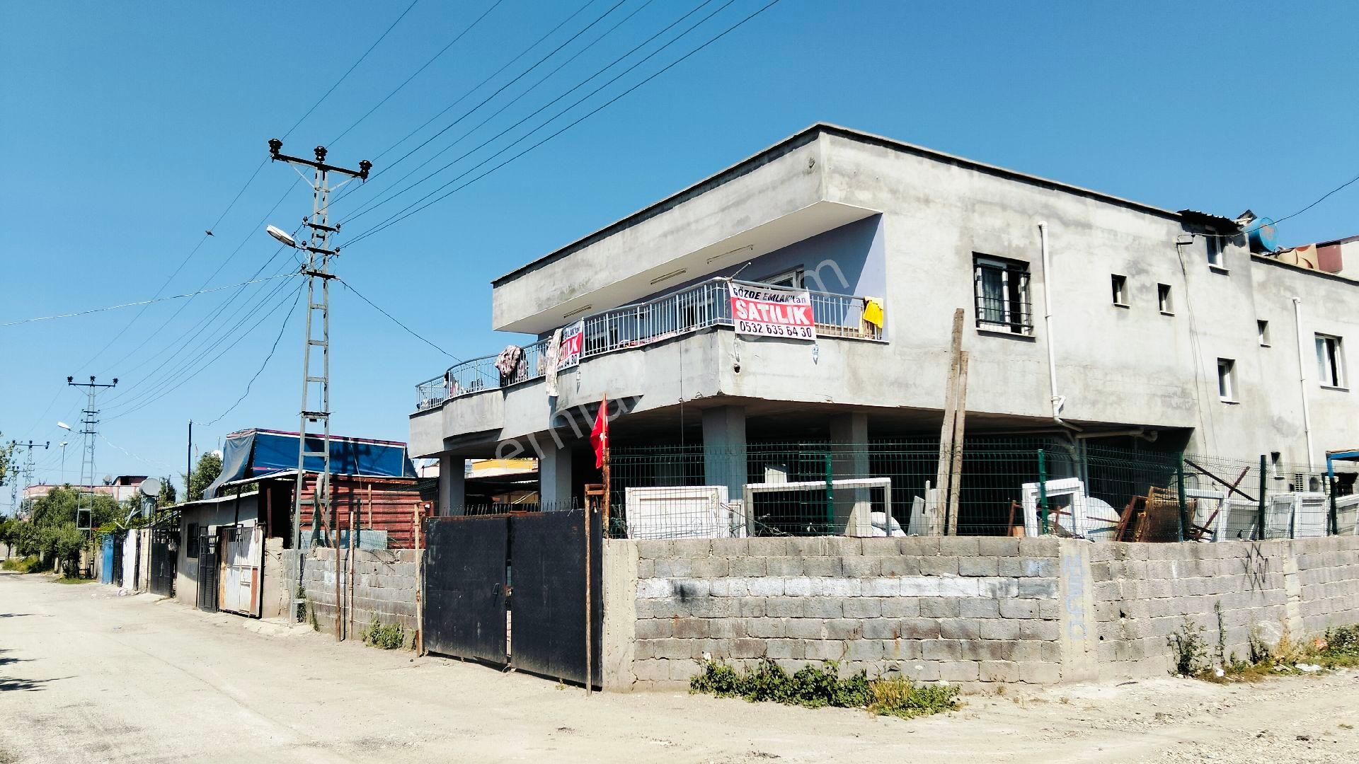 Komple Satılık Daire Ve Dükkan