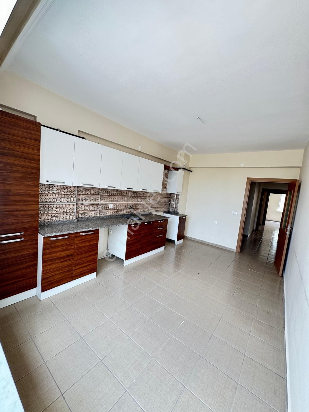 Emrah Çiftci'den Selçuklu Sancak Mah.mta Civarı Satılık 3+1 Arakat Bakımlı Daire