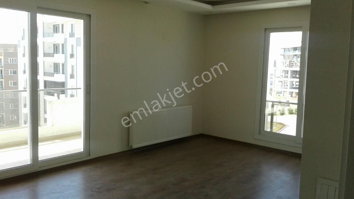 Kent 2 İstiklalde Havuzlu Güvenlikli Site İçi Satılık 3+1 Daire