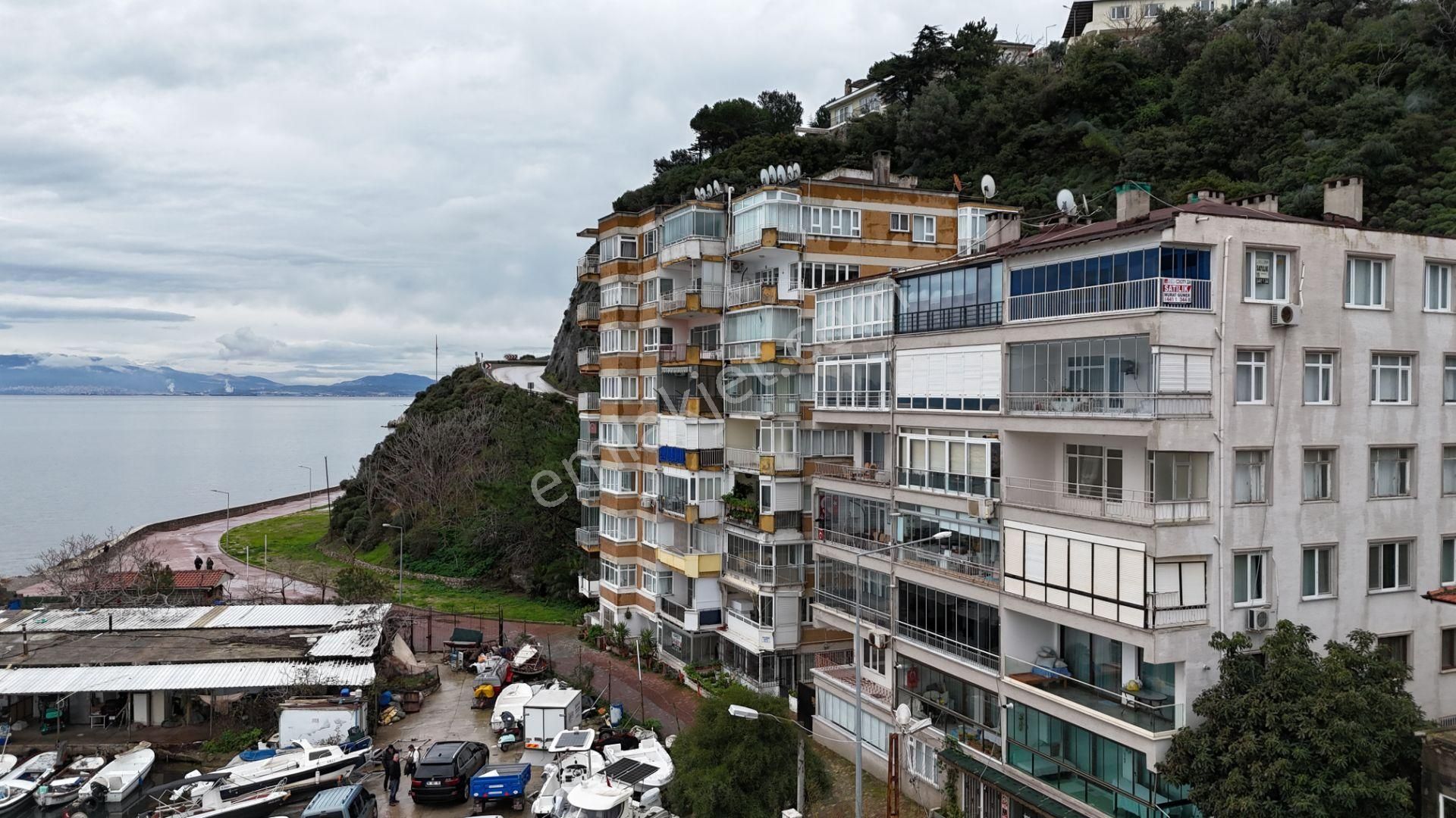 Bursa Mudanya Güzelyalı Marinada Denize Sıfır 2+1 Satılık Daire