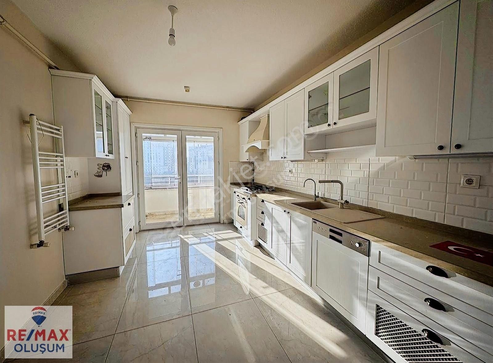 Remax Oluşum Dan Orkide 2 Sitesin De Tadilatlı Boş Satılık 4+1