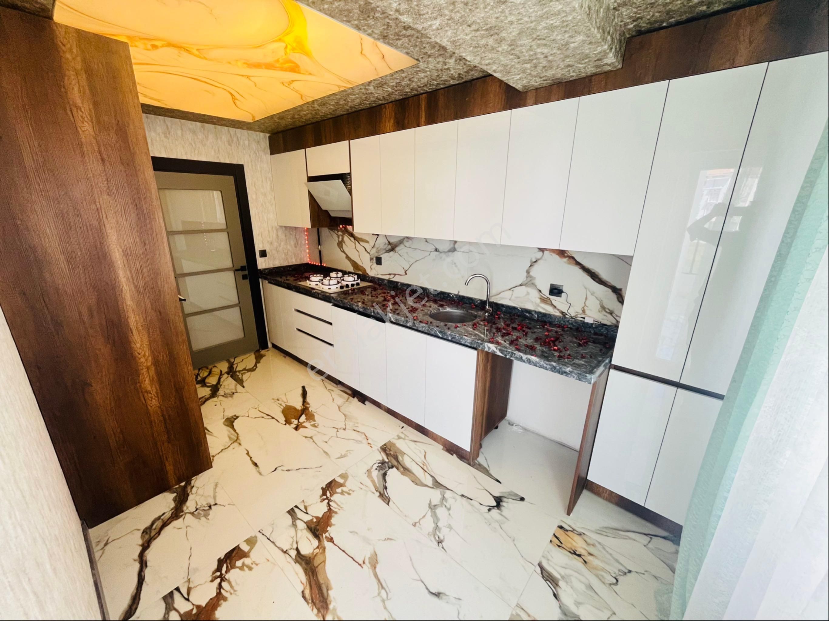 Denizden Okul Avm Çarşı Pazar Yakını Arakat Sıfır Kullanışlı 2+1