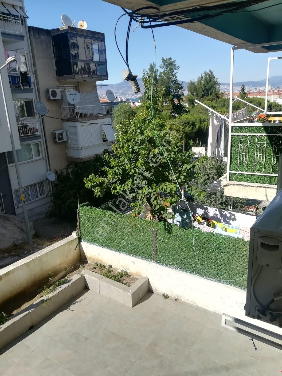 Üçkuyulr Demokrasi Ünüversityesi Yakını Rıza Özmen Okulu Yanı