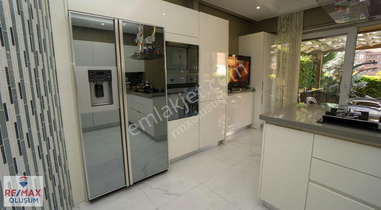 Atakent Bosphorus City Satılık Büyük Köşe Bahçe Katı 4+1 Daire