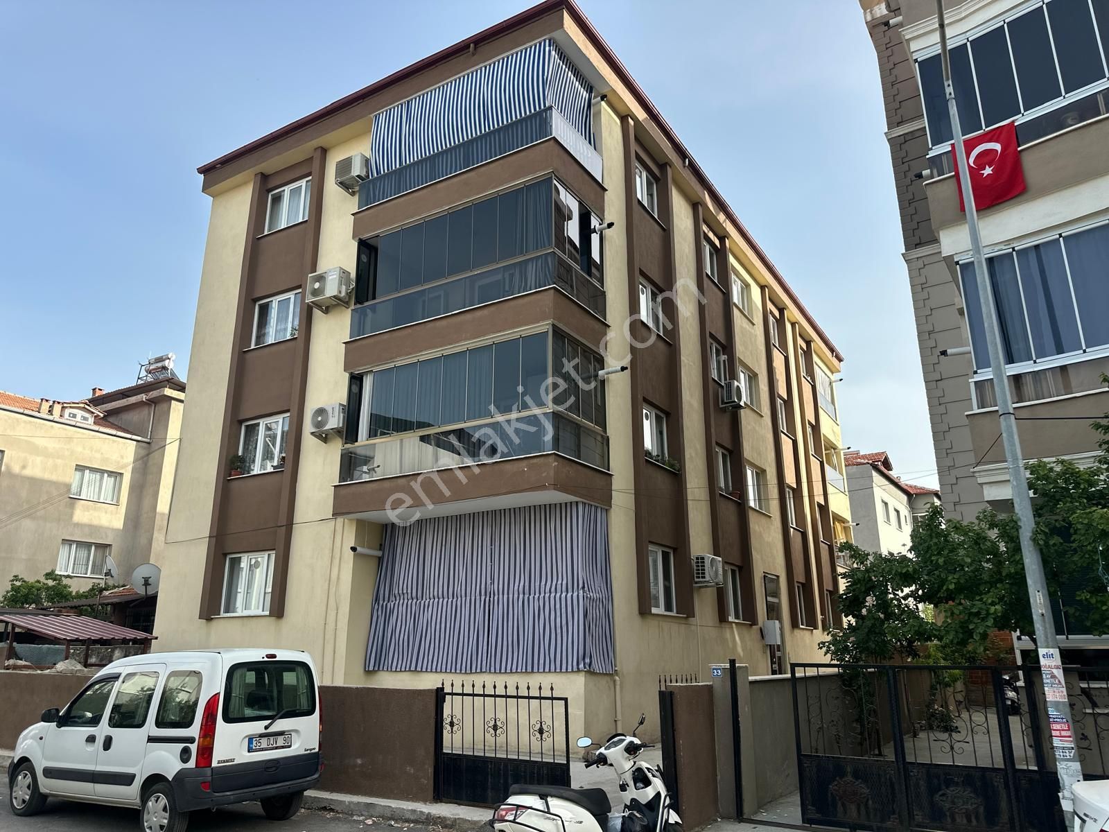 Lidya Grou'dan Manisa Alaşehir Fatih Mahallesin'de Selim Gürcan Parkının Karşısı 2+1 Satılık Daire