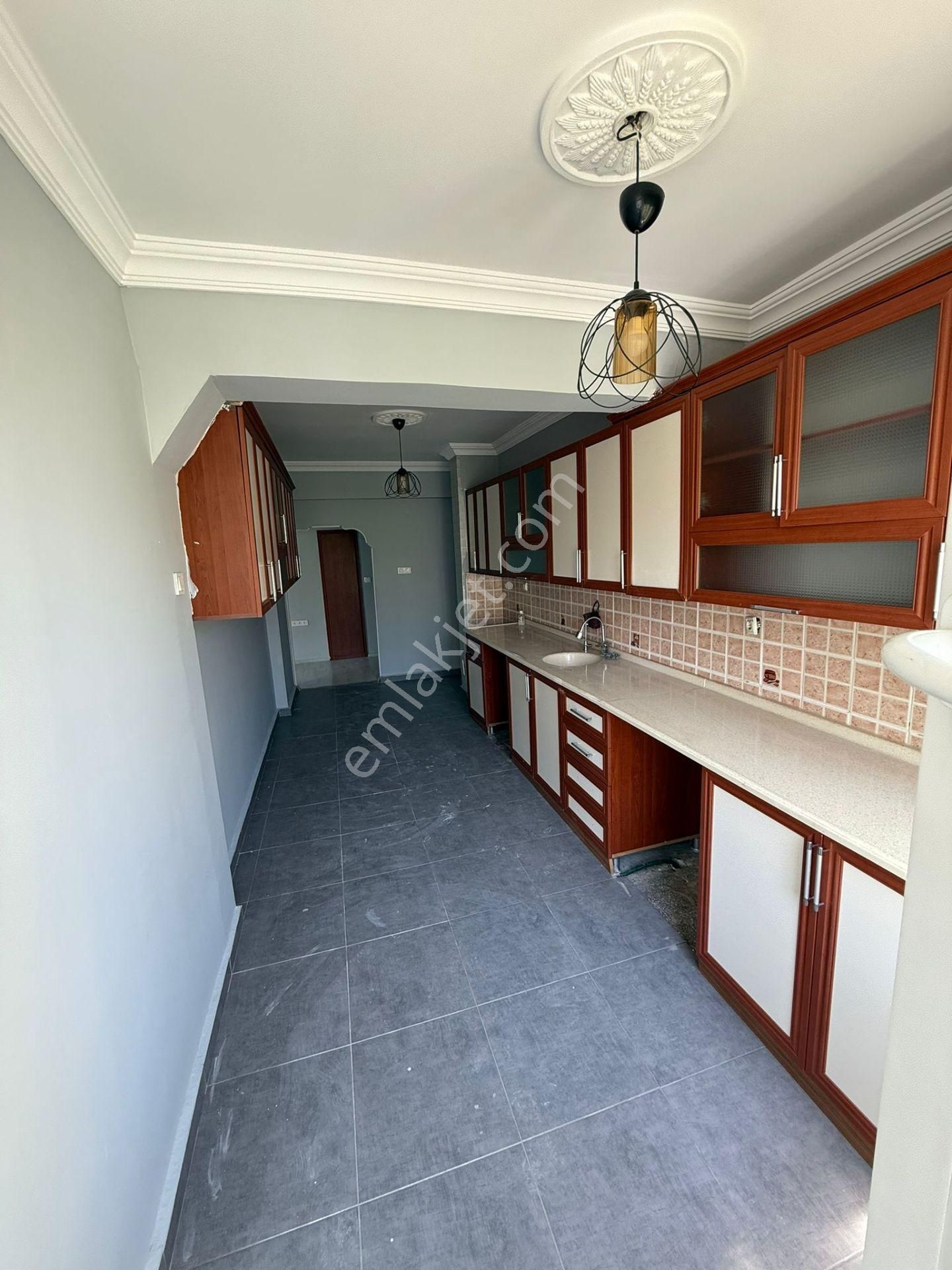 Tramvay Yakını Site İçerisinde Katta Ayrı Mutfak 3+1 Daire