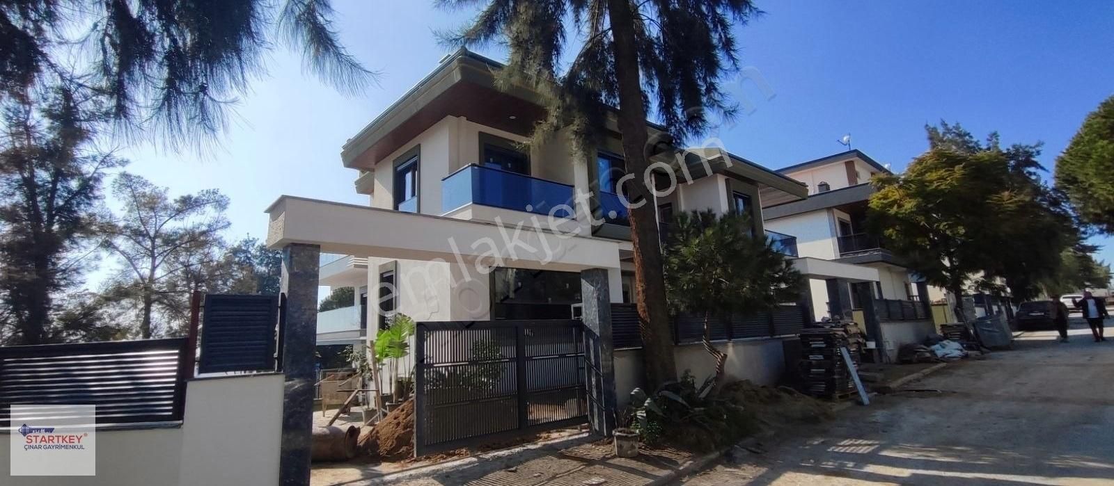 Çiğli Aydınlıkevler Mah.de Mükemmel Konumda Akıllı Villa
