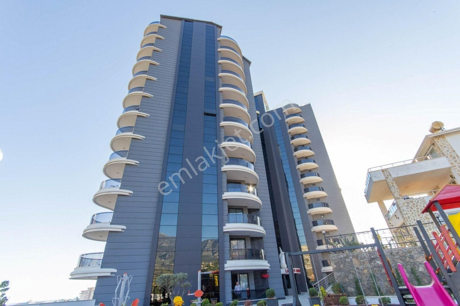 Alanya Mahmutlarda 3+1 Lüks Site İçinde Deniz Manzaralı Daire