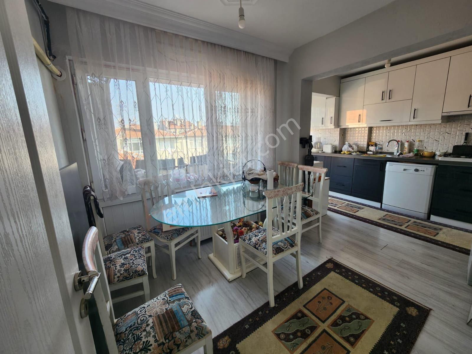 Satılık Mudanya Ömerbey Mah Merkezi Konumda Düz Ayak 2+1 125m2 Fırsat Yatırımlık Daire - Görsel 3