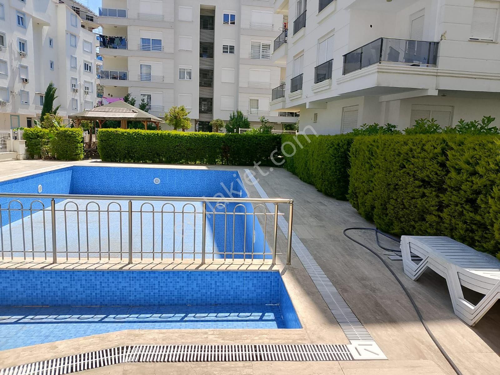 Konyaaltı Hurma'da Boş 2+1 Yüzme Havuzlu Kiralık Daire