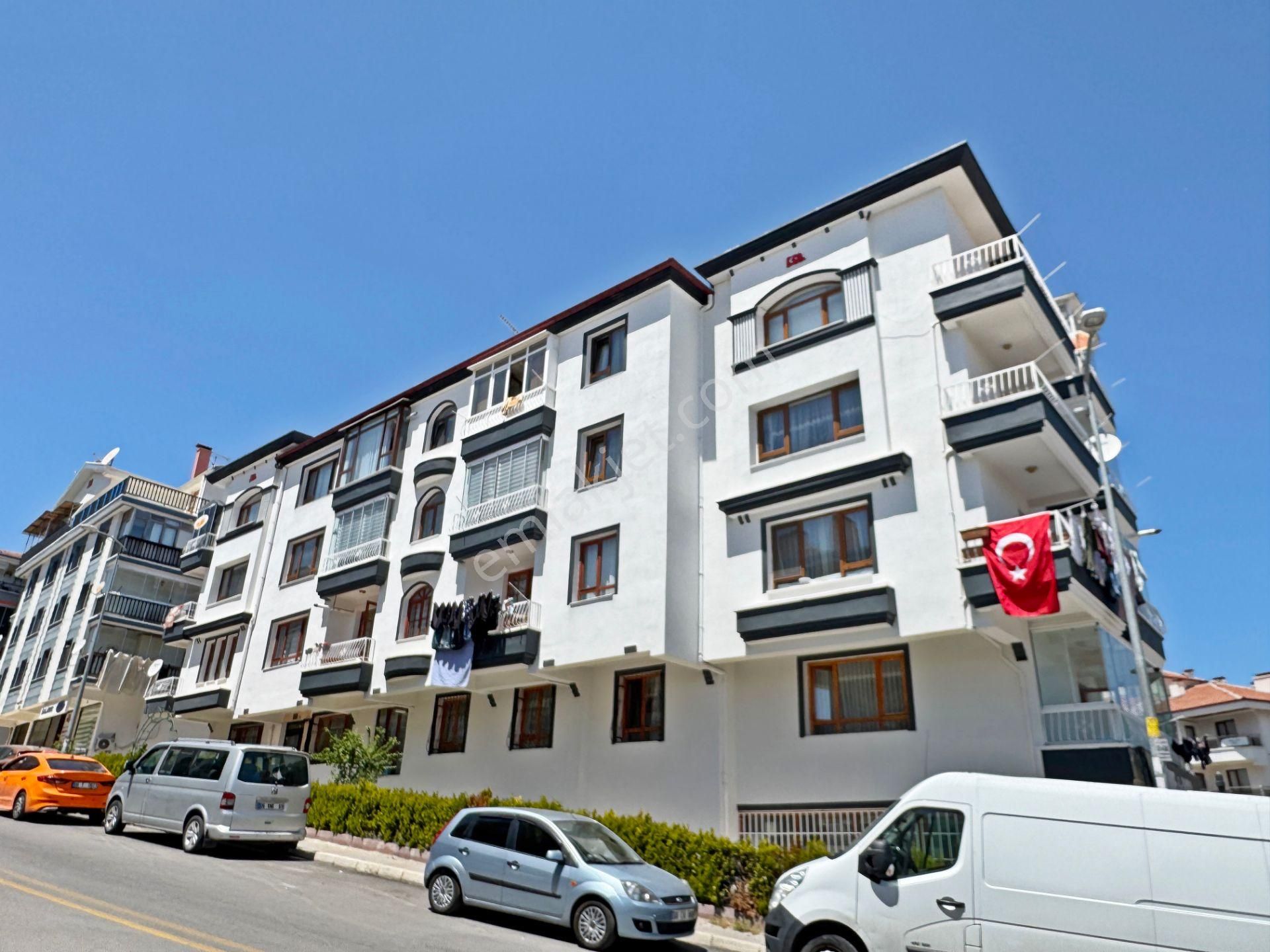 3+1 Cad Üzeri Köşe Başı Cepheleri Açık Şehir Manzaralı Fırsat