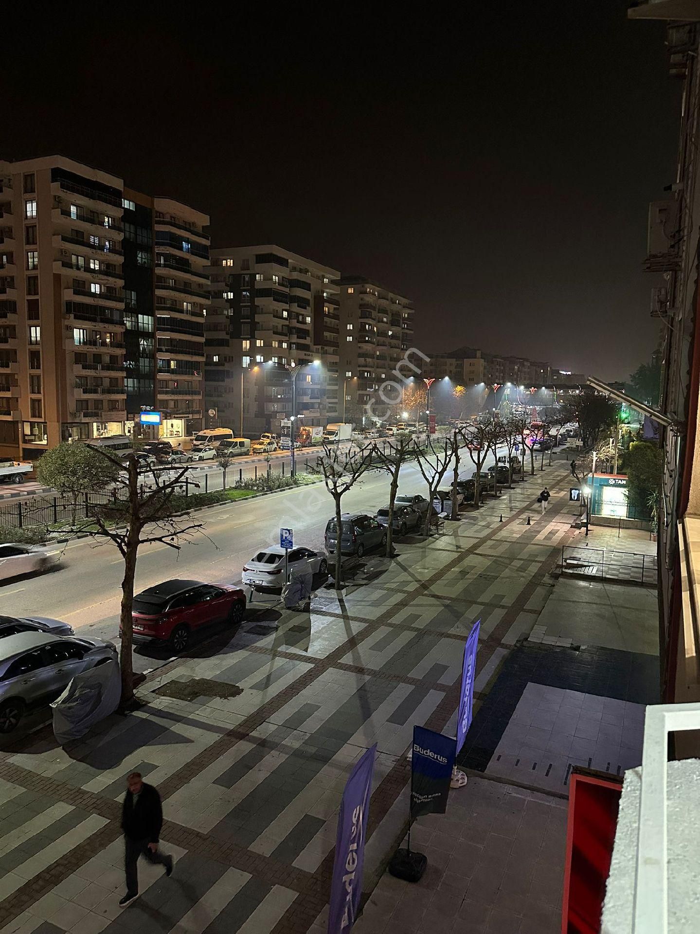 Karahanlı Gayrimenkul'den Manisa Yunusemre Merkezefendi Mahallesinde 3+1 135 M² Satılık Daire