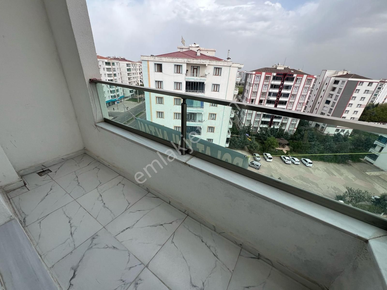 Bağcılar Ahmet Kaya Cad. 2+1 Ara Kat Satılık