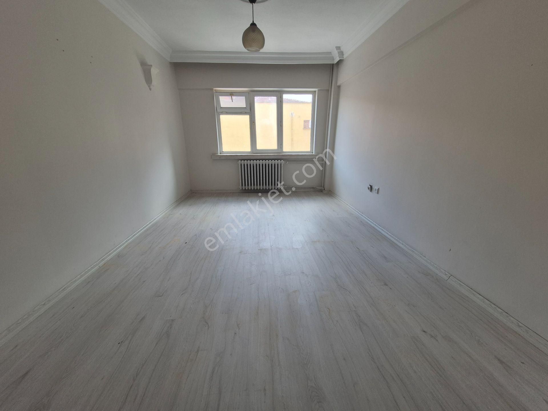 İstiklal Mah 1+1 Çarşı Merkezde Daire Ve Ofis Sho-3
