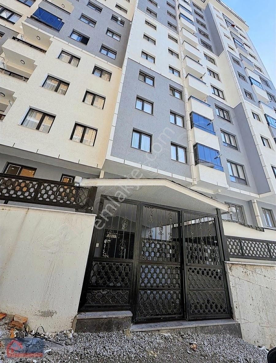 İstasyon Mah 2+1 Arakat Site İçi