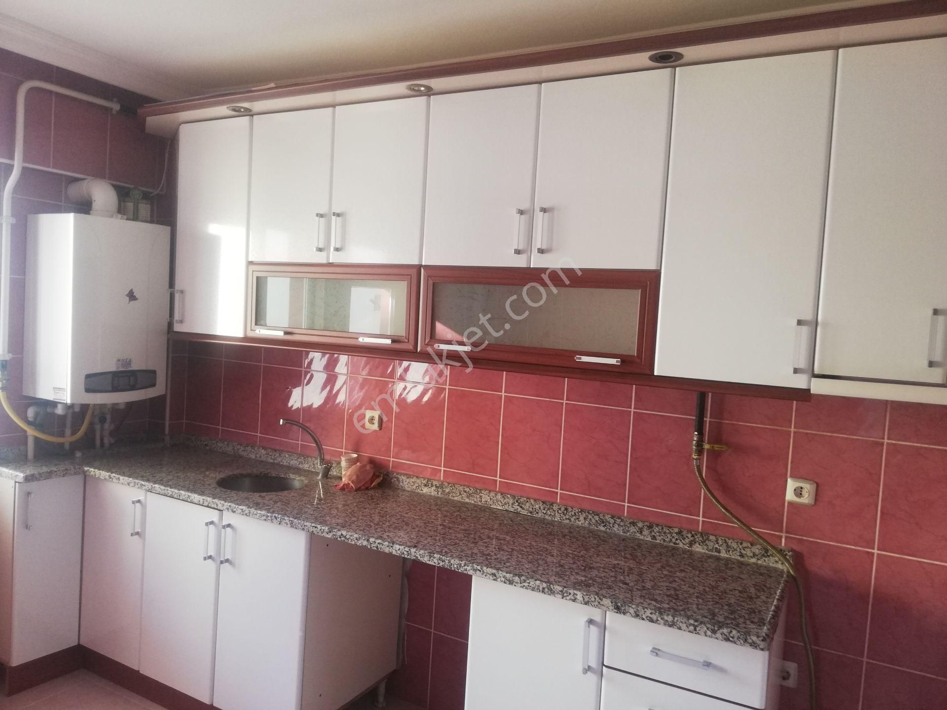Sivas A.r.s. Gayrimenkulden Arakat Satılık 3+1daire