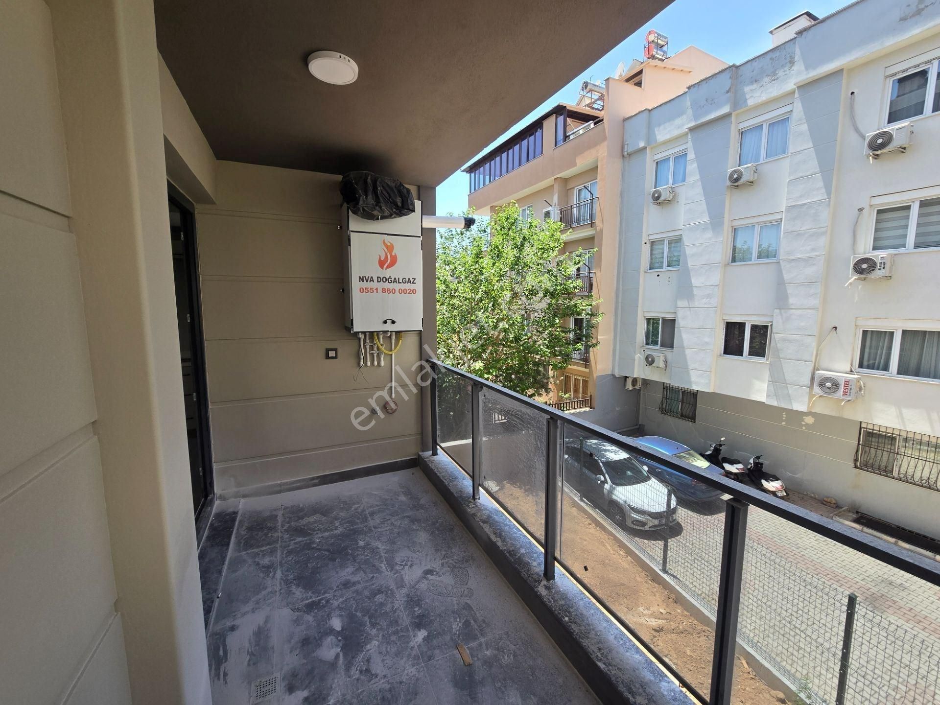 B.onat Cad. Ve Anadolu Hastanesi Yakını 2. Katta Sıfır 2+1 Daire