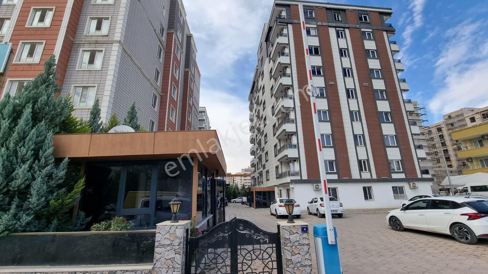 Akev Gayrimenkul'den Osm Hastanesi Yanı Eşyalı 1+1 Arakat Daire