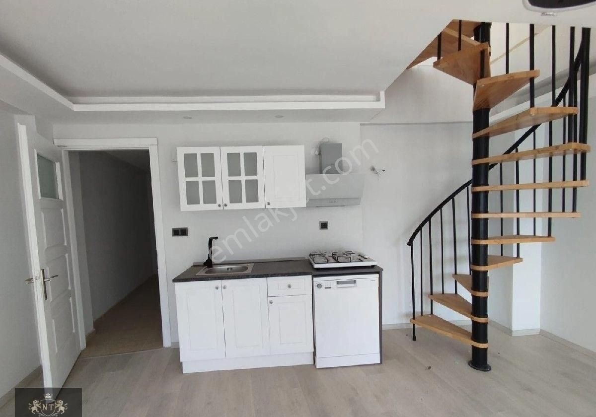 Kuşadası Merkezde Plaja 150mt Mesafede 3+1 Dublex Daıre