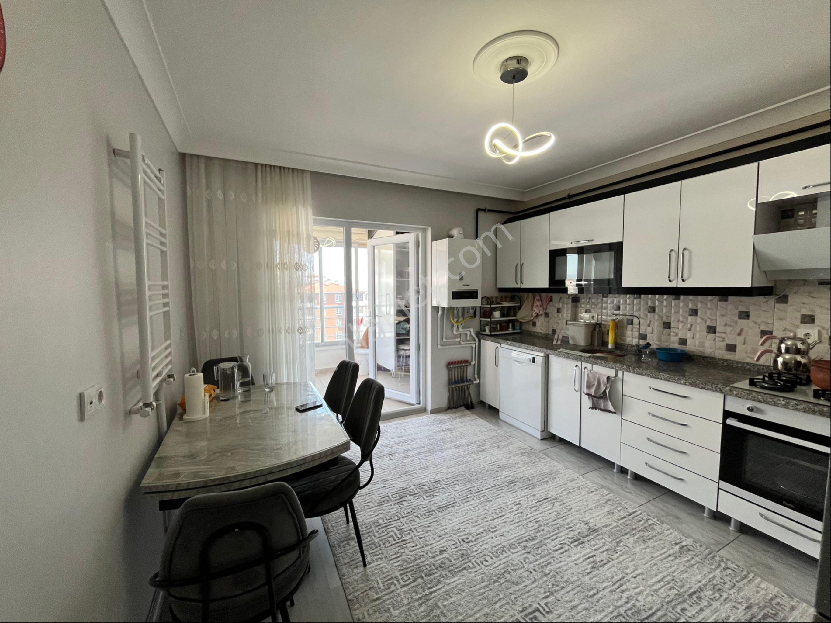 Feridunçelik Mahallesinde 2. Katta 3+1 Manzaralı Daire