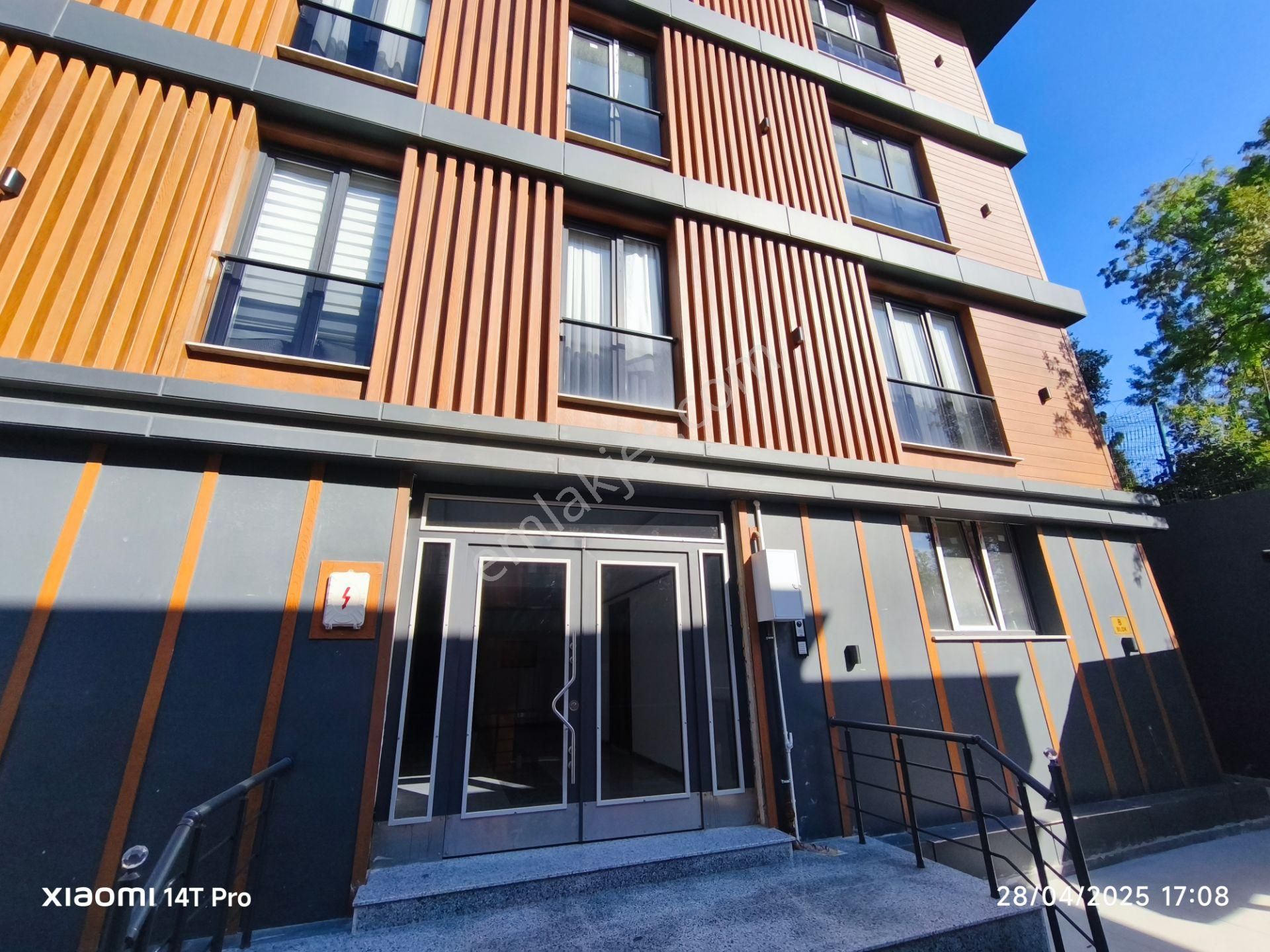 Eyüp Merkezde 2+1 / 80m2 / 1.kat / Kapalı Otoparklı / Asansörlü / Lüks / Sıfır Daire