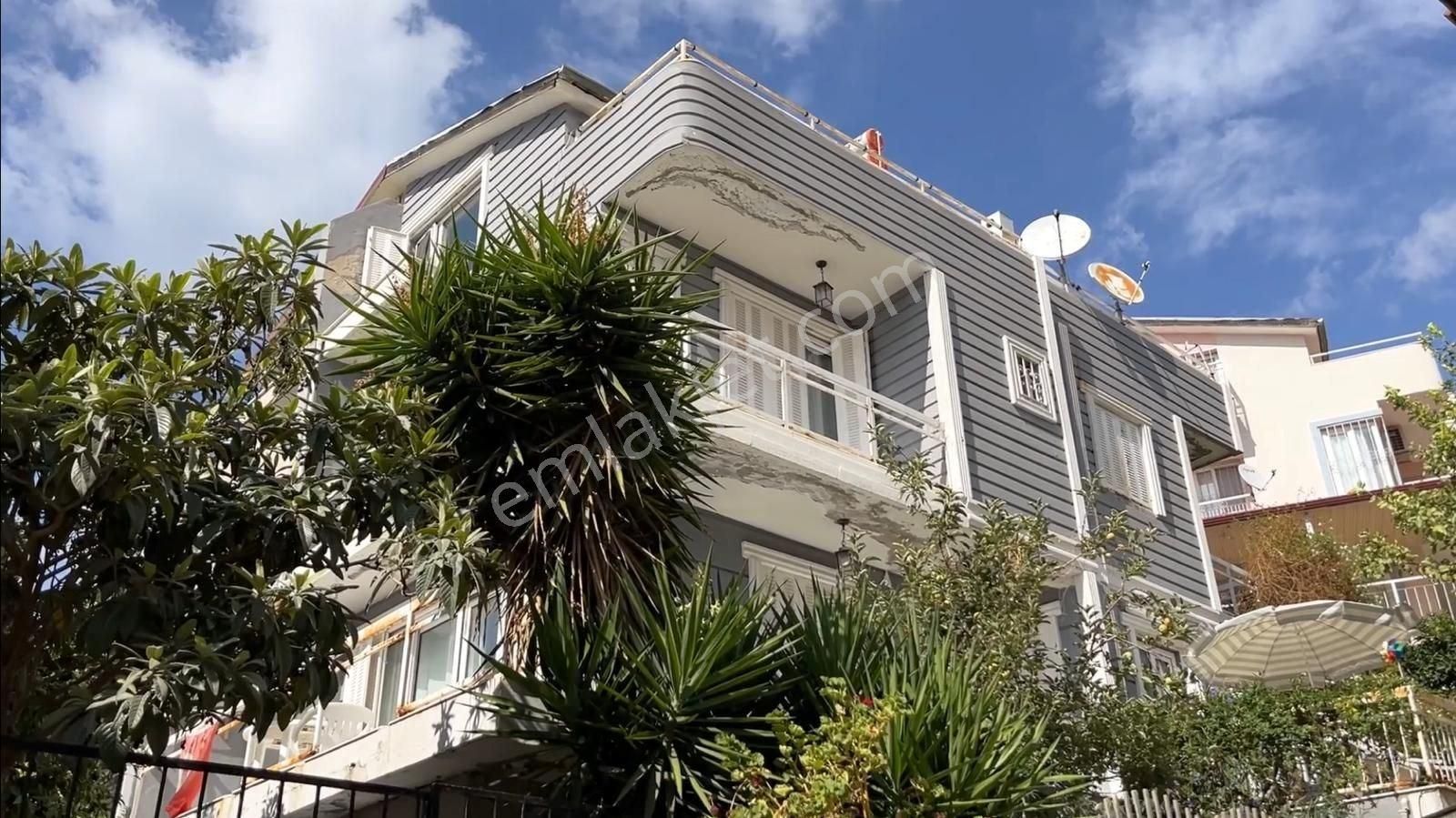 Kuşadası'nda Değerinin Altında Deniz Manzaralı Satılık Villa Daire Takaslı