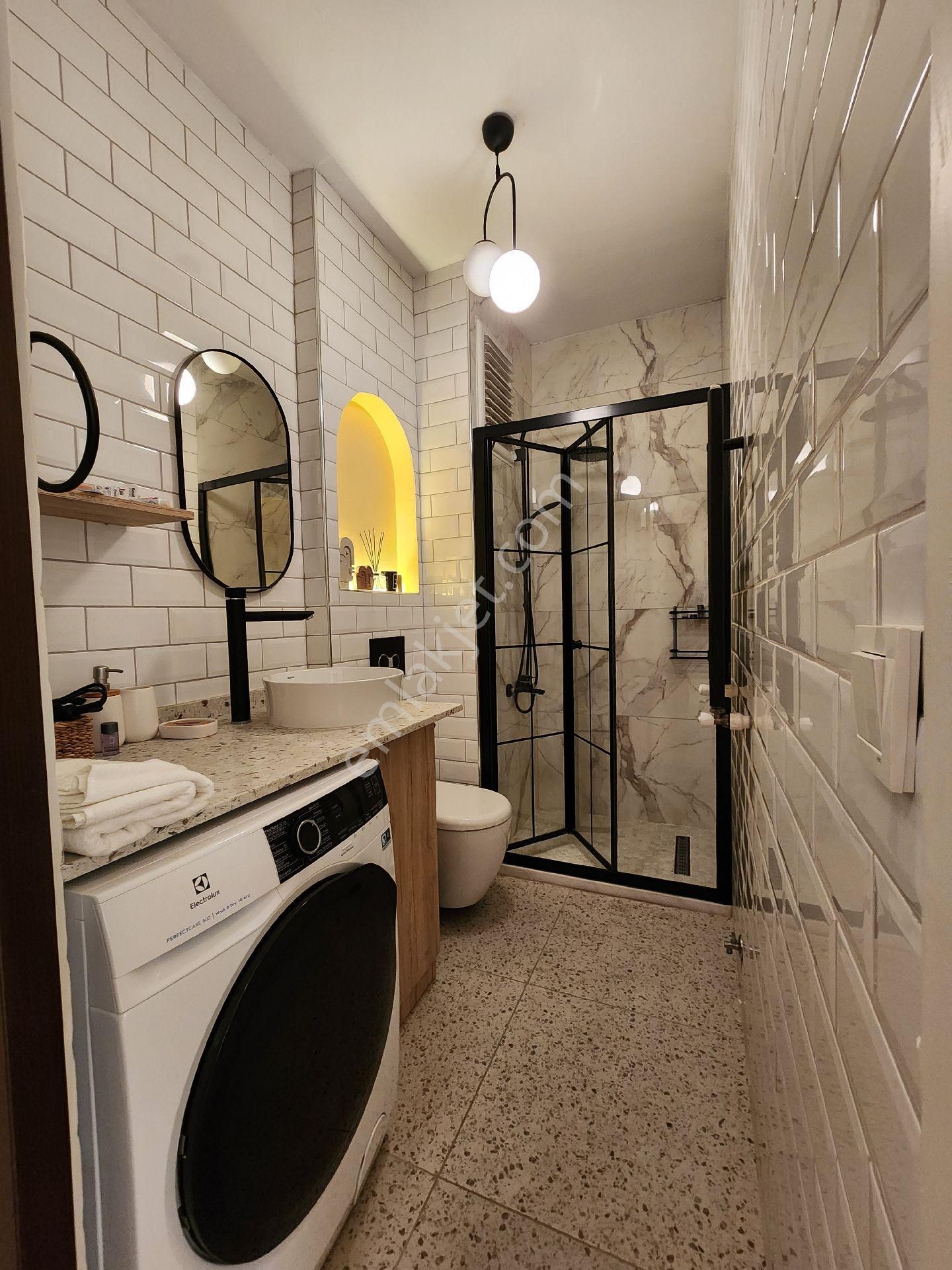 Satılık 1+1 Daire Moda'da Full Eşyalı Angela Buruıana Permit Residence