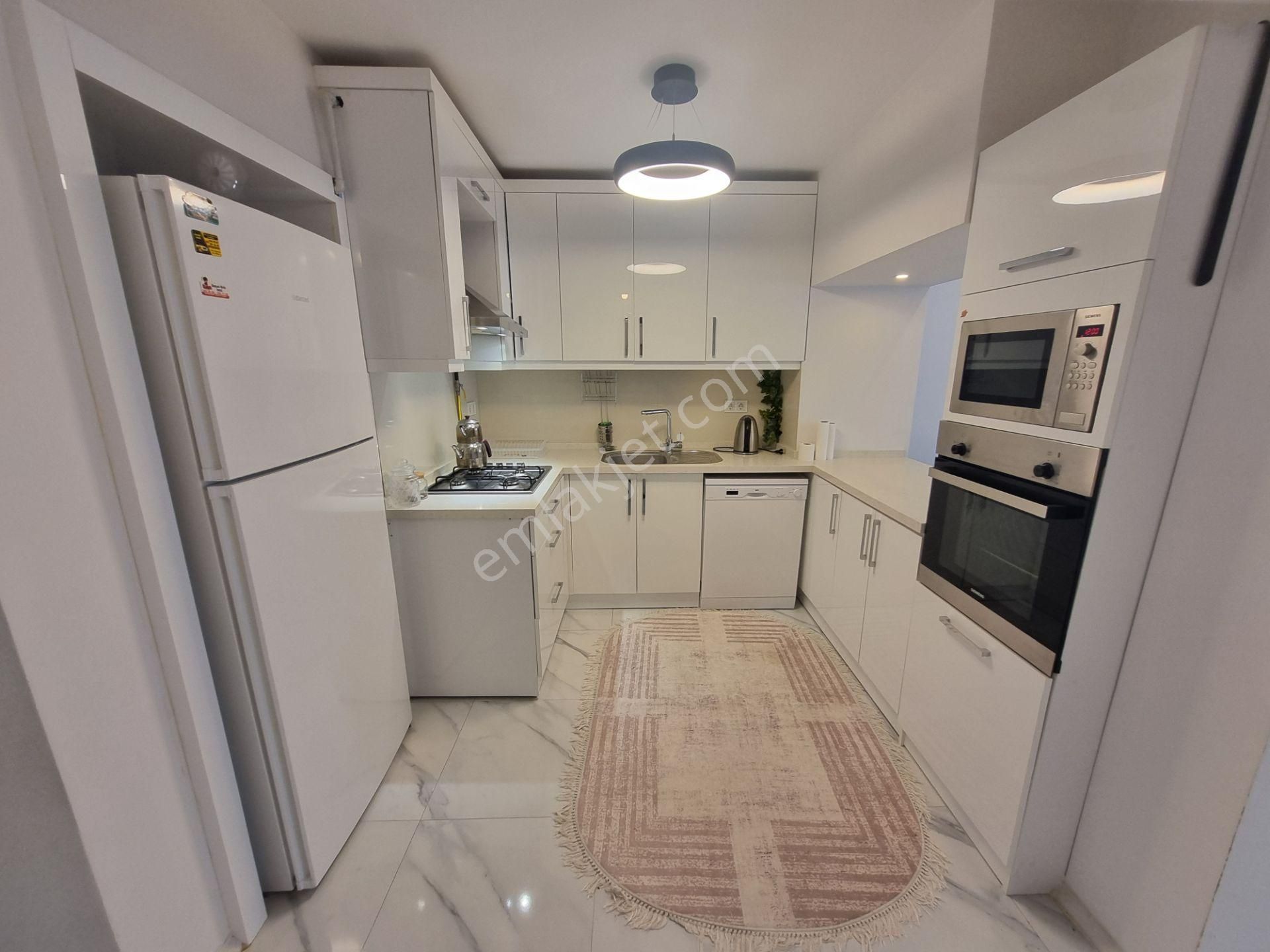 Bostanlı Yusuf Vardar Sk.’da Lüks Eşyalı 3+1 Kiralık Daire - Görsel 7