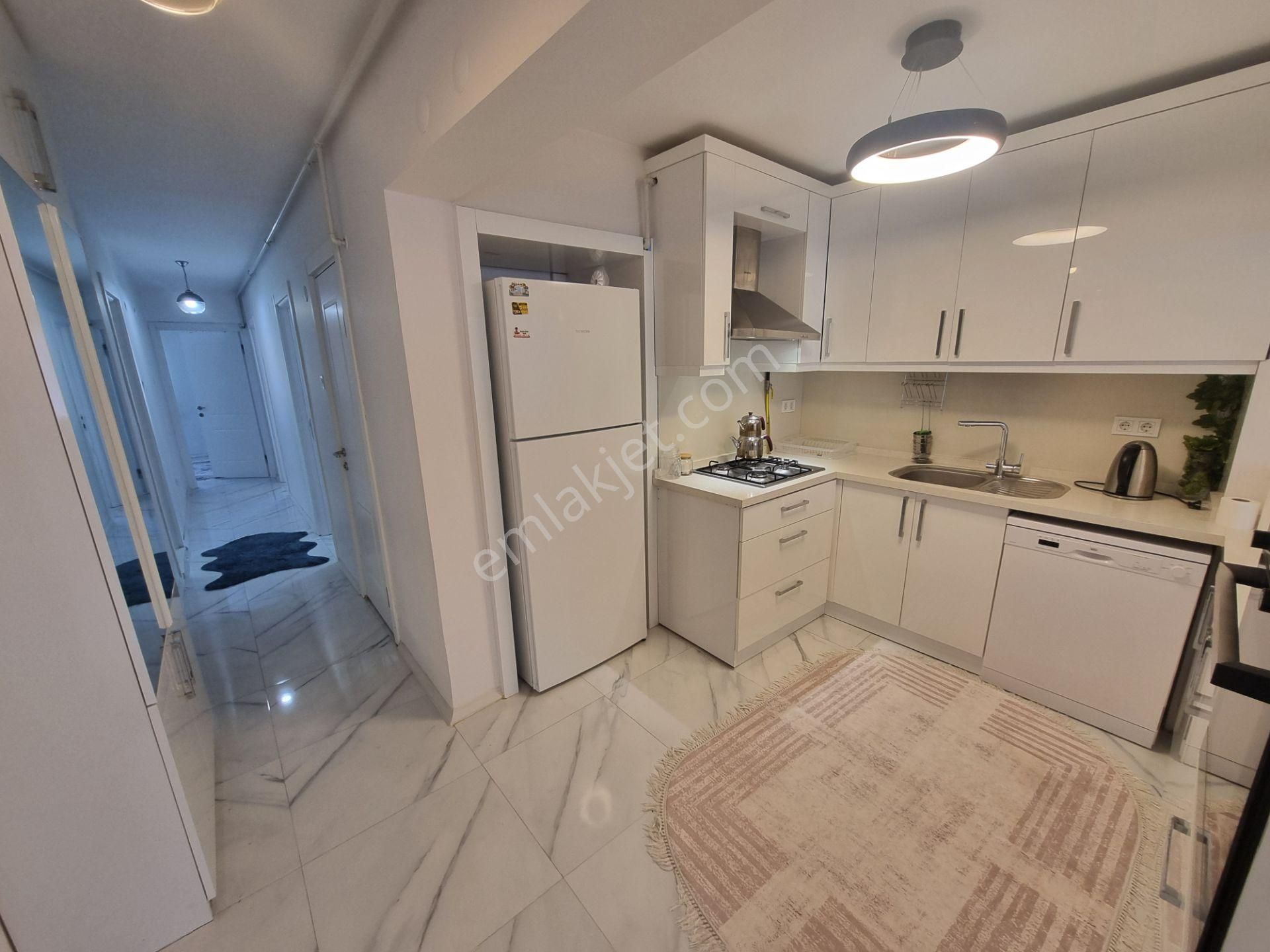 Bostanlı Yusuf Vardar Sk.’da Lüks Eşyalı 3+1 Kiralık Daire - Görsel 8