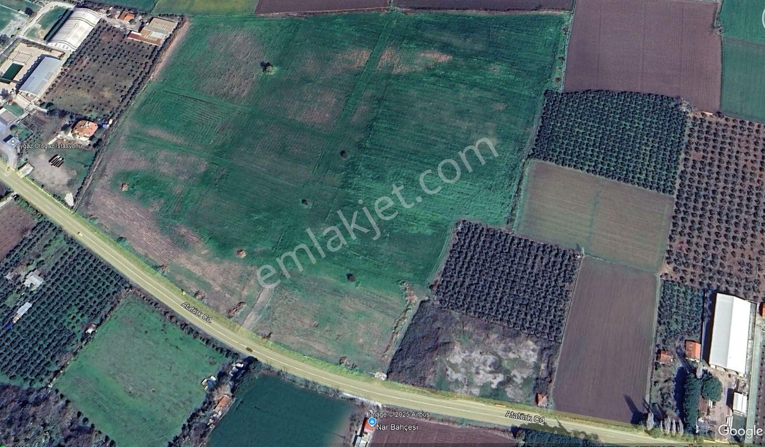 Dikili'de Ticari İmarlı 845 M2 Satılık Arsa