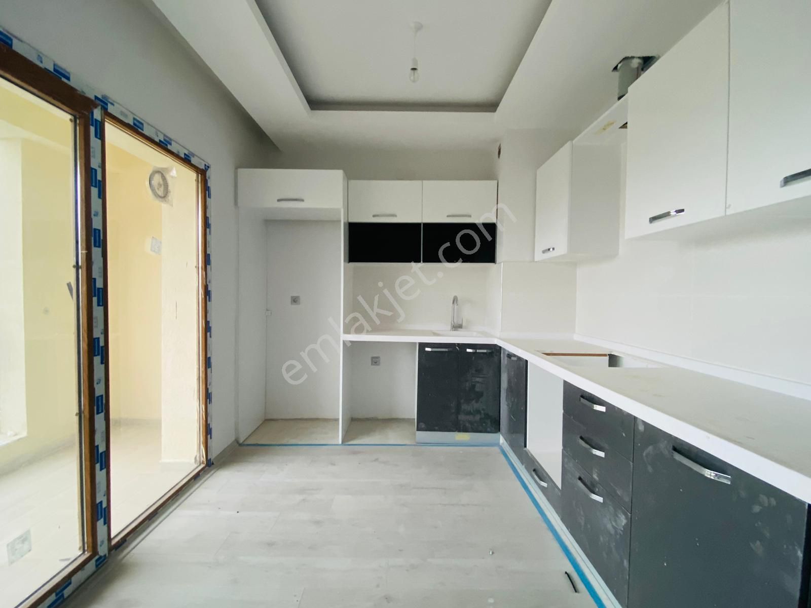 Satılık 3,5+1 Sıfır Ebeveyn Banyolu Meskenli Daire