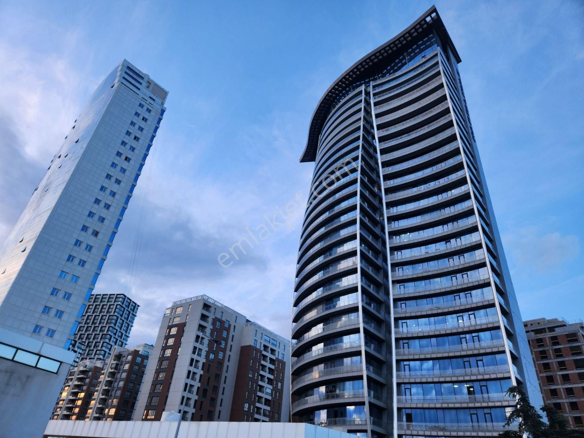 Kartal Kule Deniz Manzaralı Ve Teraslı Büyük Tip Satılık Ofis