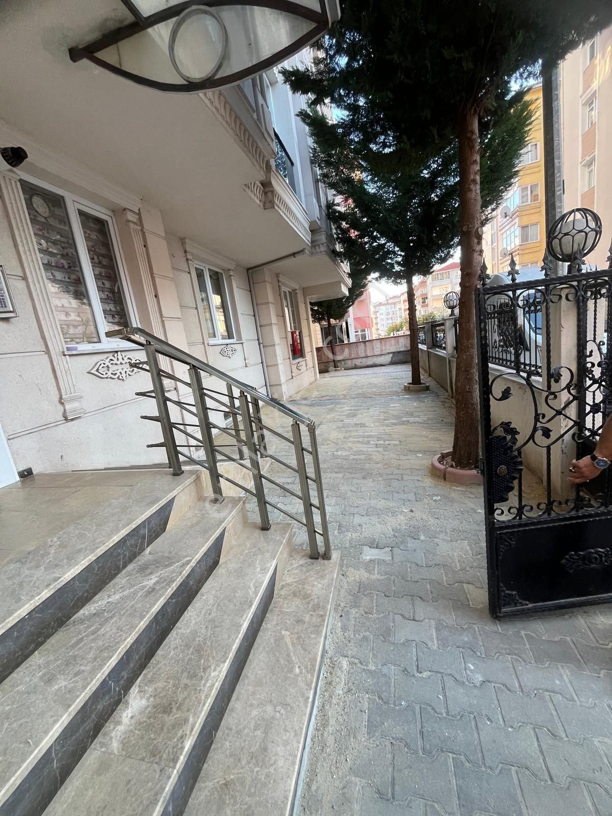 Tekirdağ Çerkezköy Fatih Mahallesi'nde Satılık 3+1 Ara Kat