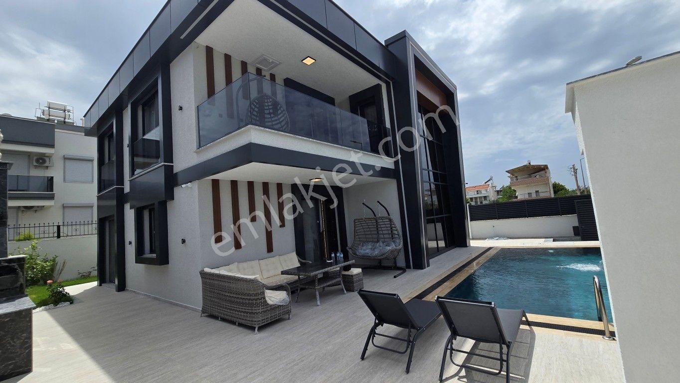 Didim Altınkum’da Modern Müstakil Villa Havuzlu, Bahçeli Ve Özel Tasarımlı