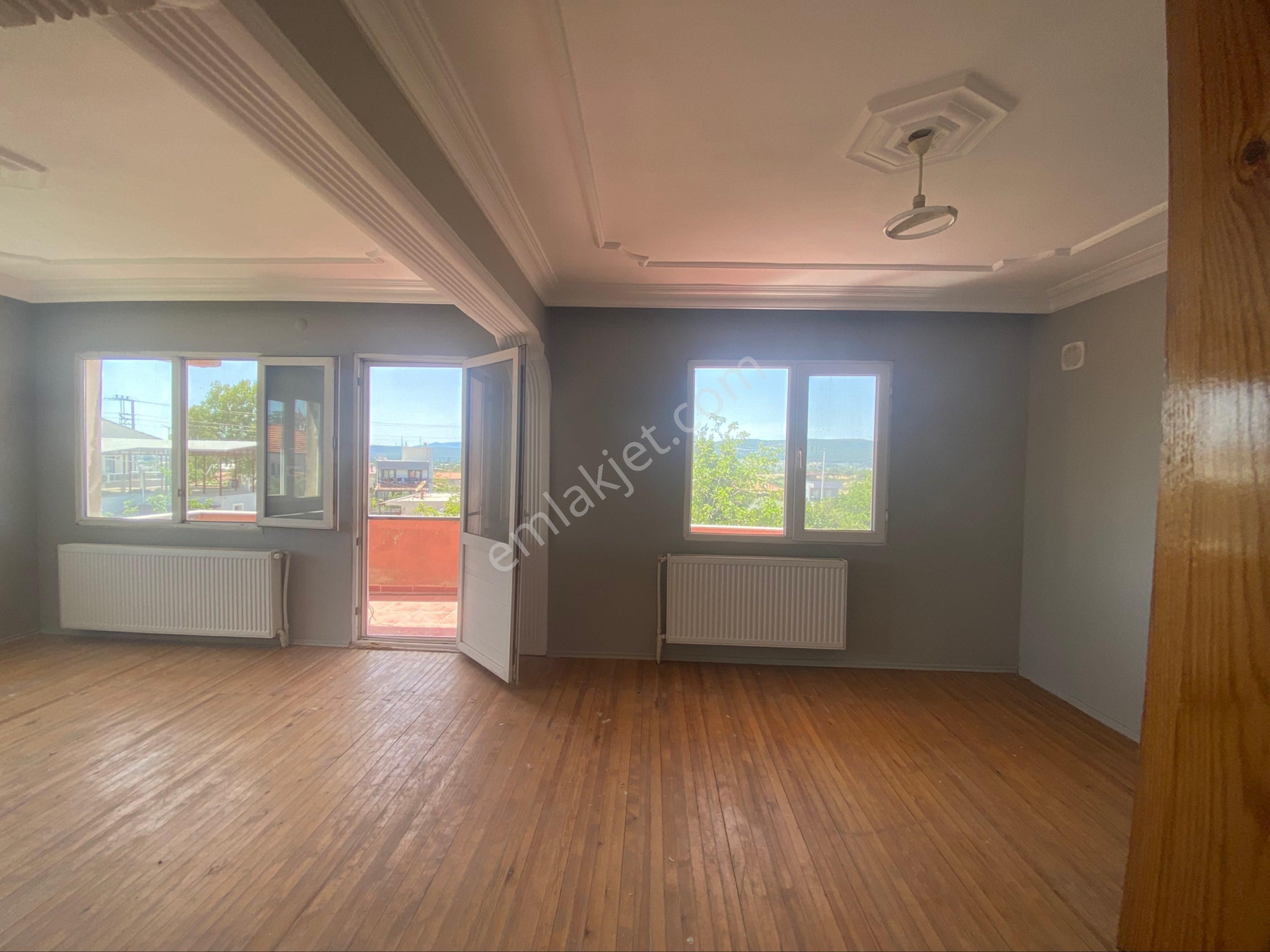 İzmir Seferihisar Ulamışta Müstakil Tadında Kiralık 3+1 Çift Cepheli Geniş Balkonlu Daire