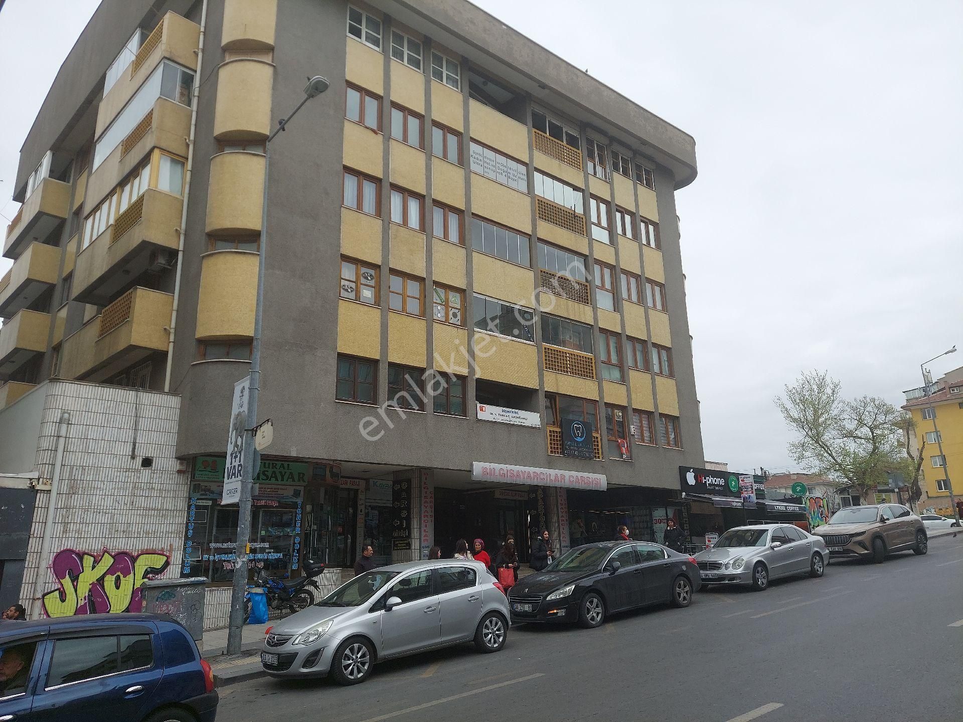 Acill Esat Cad. Zemin Katta Dükkan