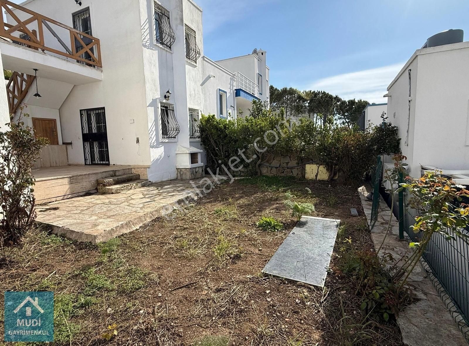 Bodrum Yalıkavak'ta Plajlı Sitede,deniz Manzaralı 3+1 Villa