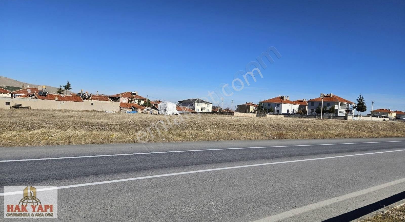 Satılık Müstakil Yatırımlık Arsalar Ana Yol Üzerinde