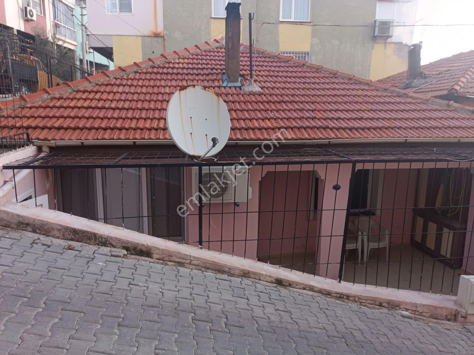 Acil Satılık Çiğli Şirintepe Mahallesi Müstakil Ev