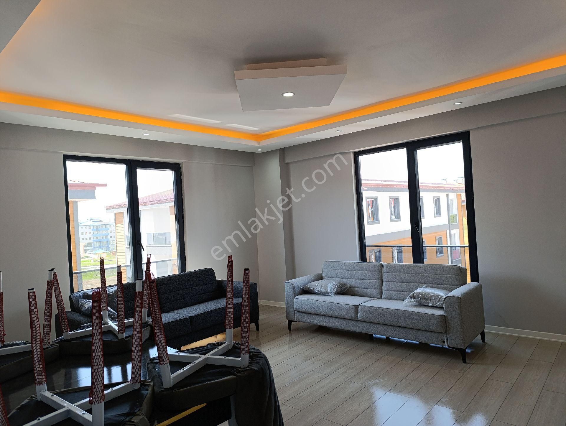 Yenişehir Mahallesinde Kiralık Sıfır Eşyalı Lüks 2+1 Kapalı Otoparklı Site İçinde Daire