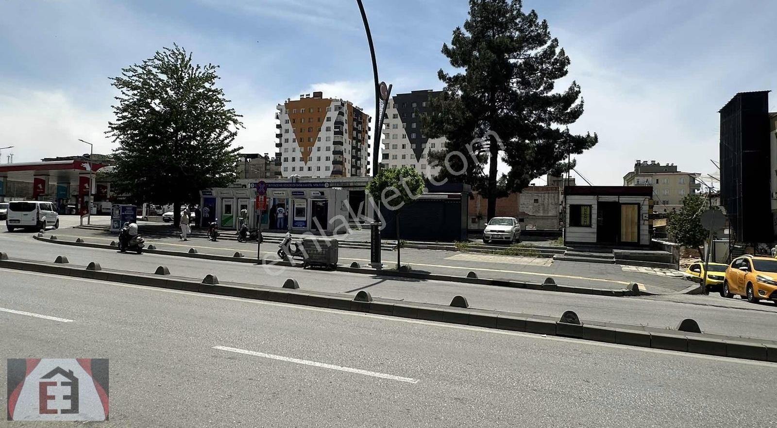 Ana Cadde Üzeri Köşe Parsel