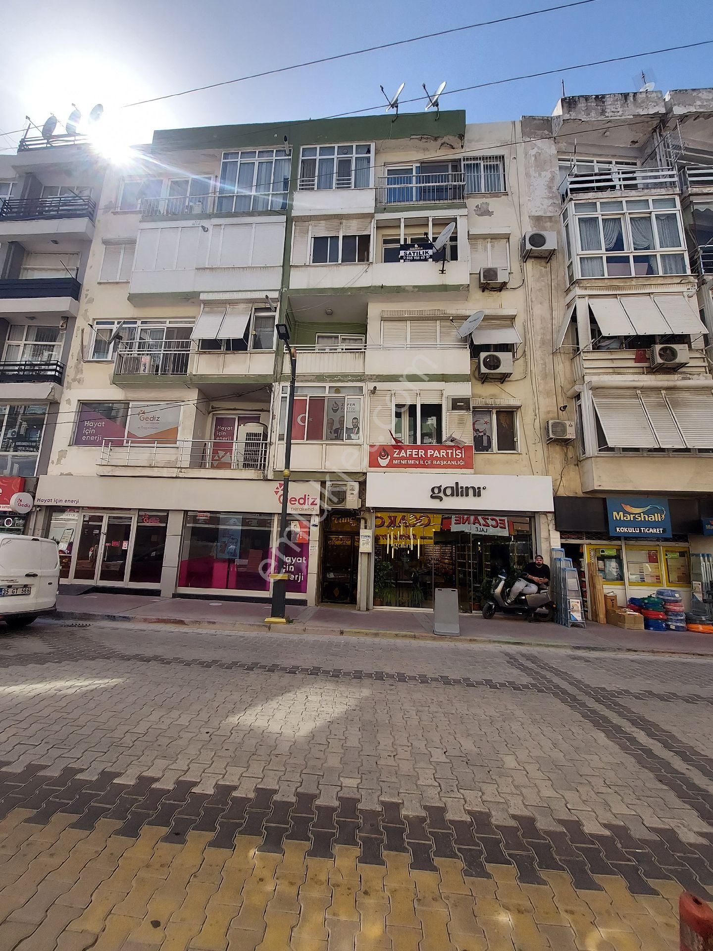 İzmir Menemen Mermerler Mahallesinde 2+1 Satılık Arakat Daire