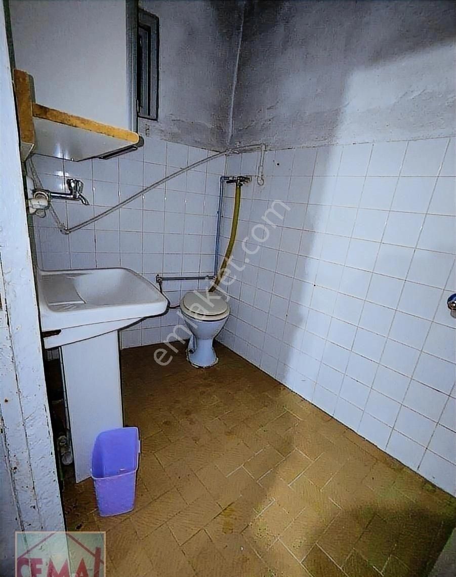 Cemal Emlak Bursa Yıldırım Kurtbasan 3 Katli Bodrumla 4 Kat 1+1