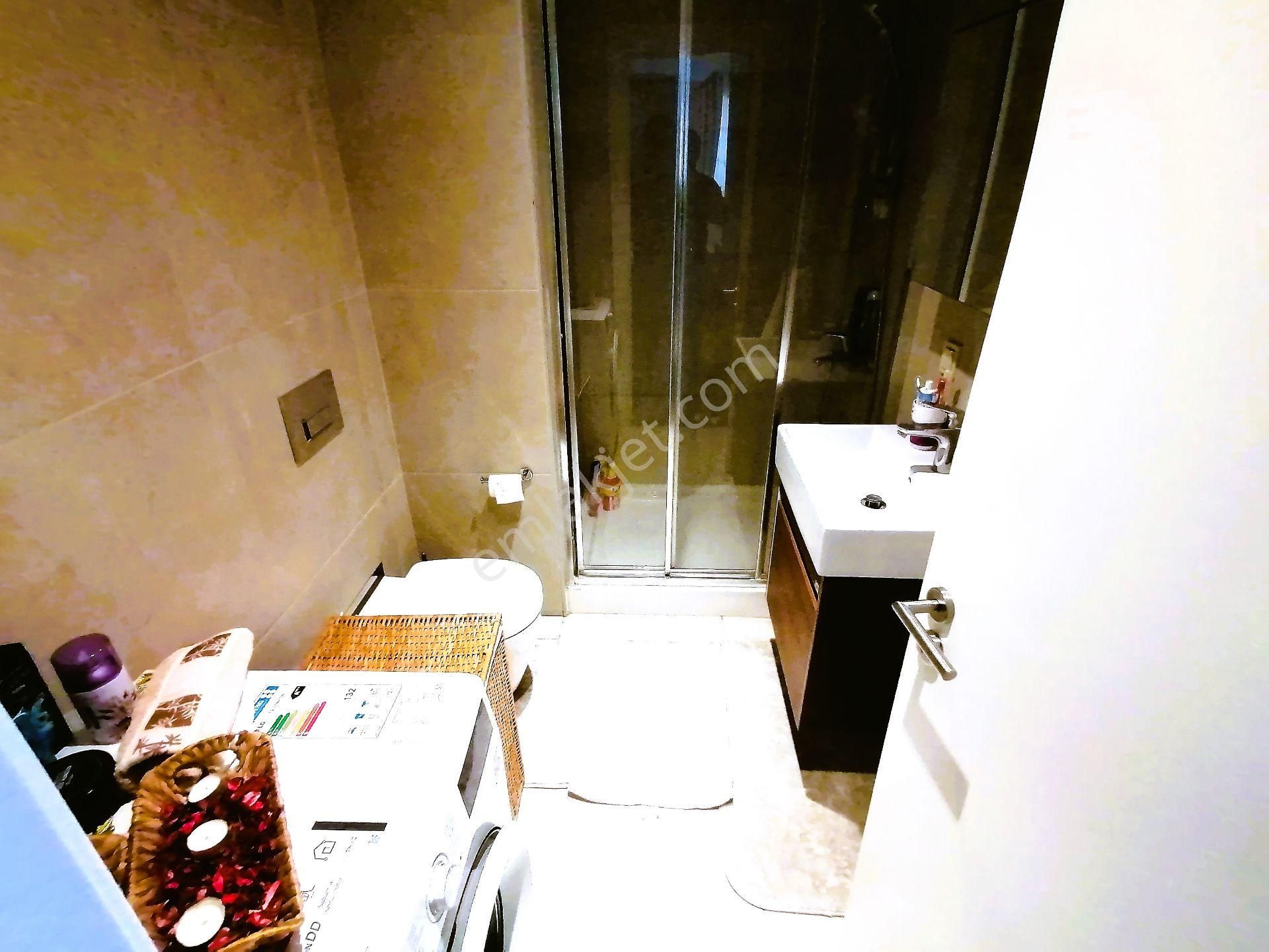 İnistanbul Topkapı'da Havuz Cephe Emsalsiz Kiralık 2+1 Daire